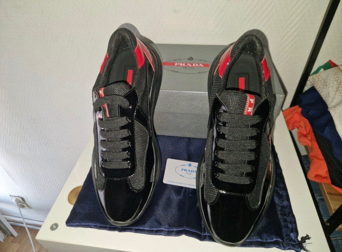 Prada cup noir, Enlèvement ou Envoi, Neuf, Noir