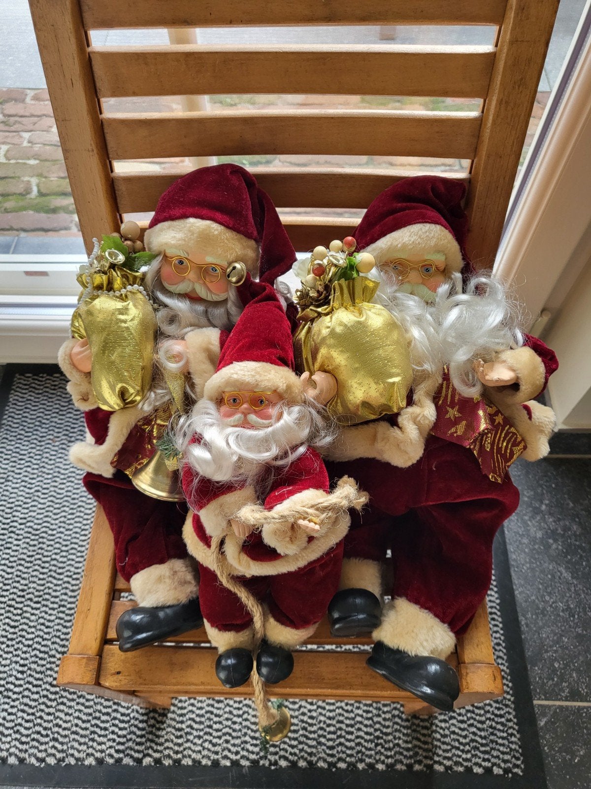 3 kerstmannen in rood pak, Diversen, Ophalen of Verzenden