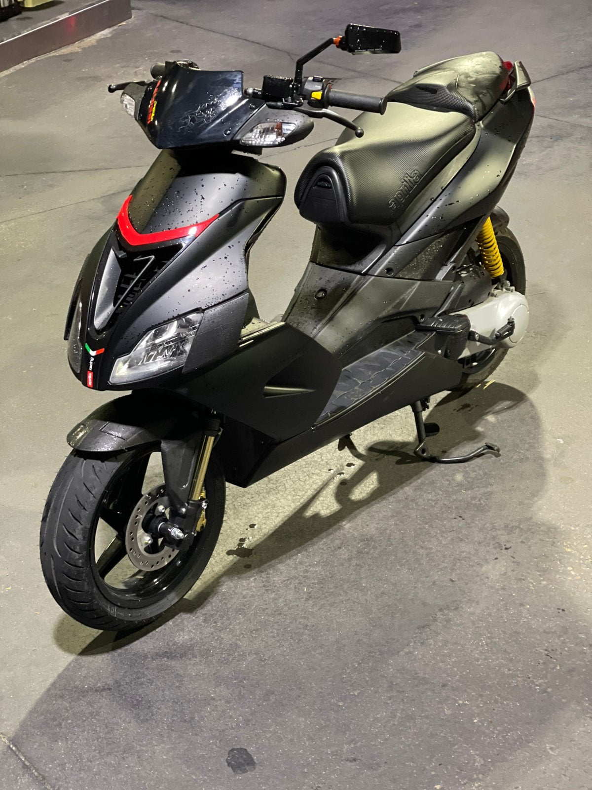 aprilia sr50r euro 4 (watergekoelde runner blok DD), Fietsen en Brommers, Scooters | Overige merken, Zo goed als nieuw, Klasse B (45 km/u)
