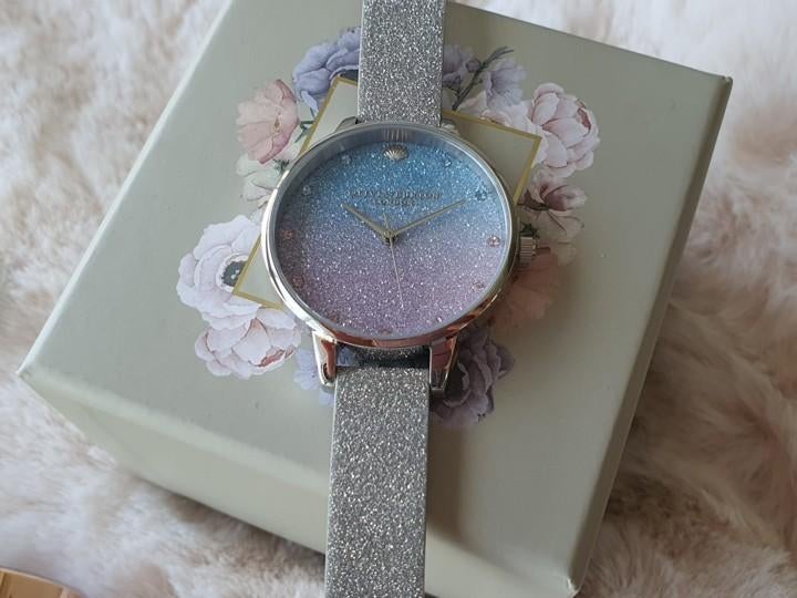Olivia Burton horloge zilverkleurig nieuwstaat, Handtassen en Accessoires, Horloges | Dames, Overige materialen, Leer, Polshorloge