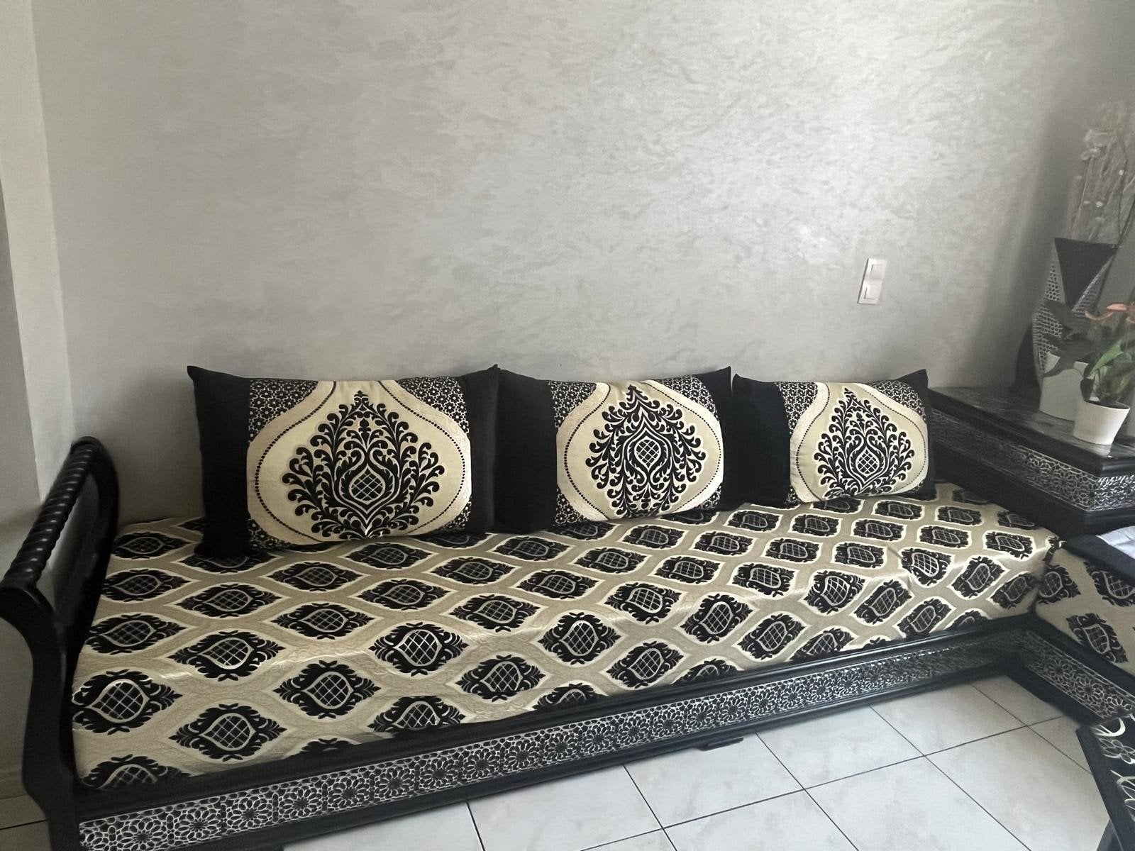 Tissue de fauteuil marocain et housses de coussins, Enlèvement ou Envoi, Noir