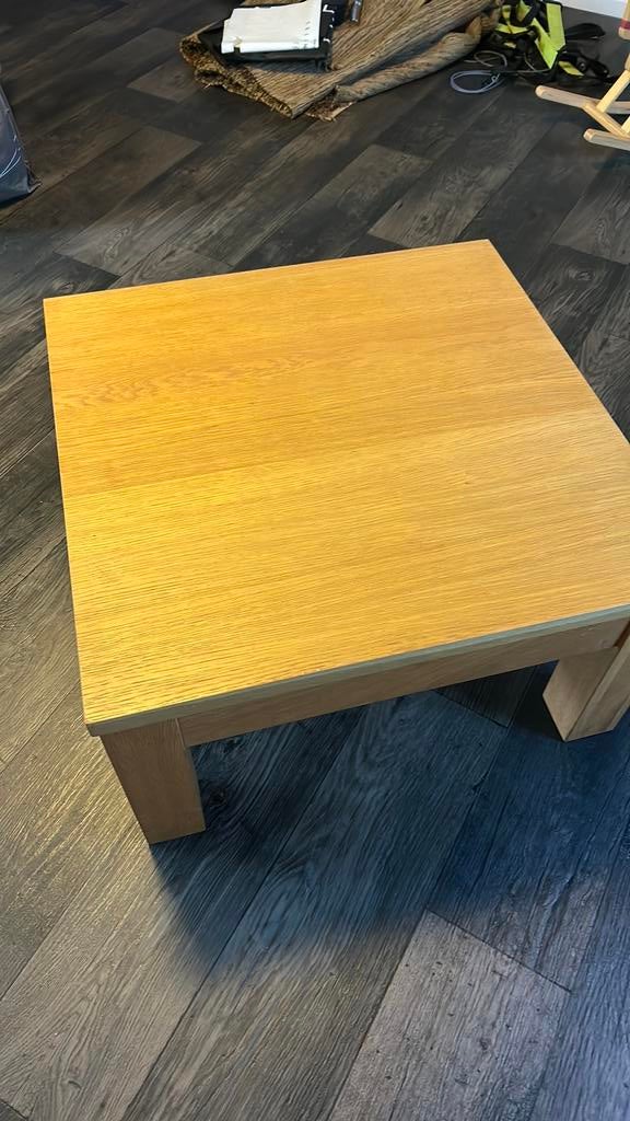 Massieve houten salontafel 70x70 cm, Huis en Inrichting, Ophalen, Zo goed als nieuw