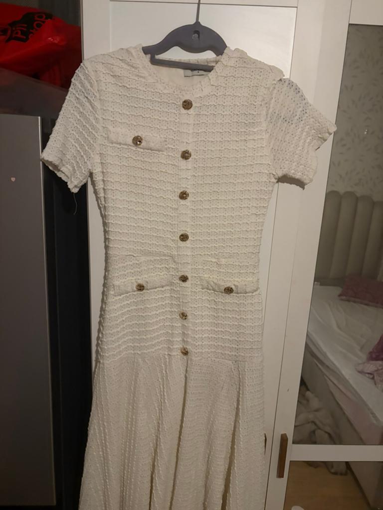 Robe très luxueuse avec une taille élégante m-s, Vêtements | Femmes, Robes, Enlèvement, Comme neuf