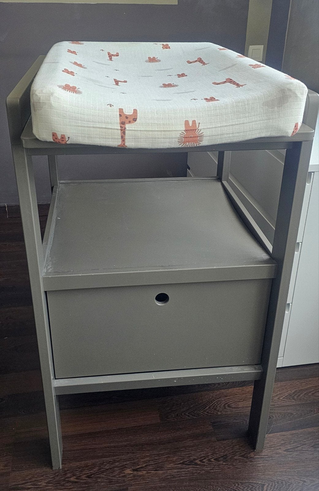 Table à langer avec tiroir – Gris taupe, 70 cm ou plus, 45 à 65 cm, Enlèvement, Utilisé