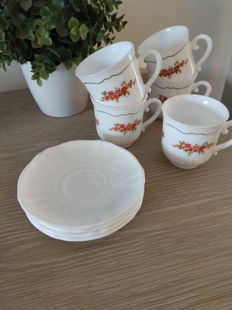 5 vintage Arcopal kopjes met bordjes, Huis en Inrichting, Ophalen of Verzenden, Zo goed als nieuw, Vintage
