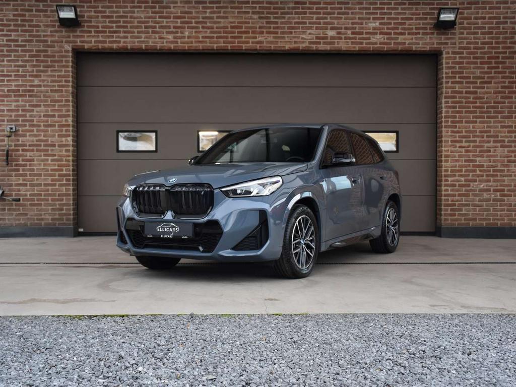 BMW iX1 xDRIVE30 M PACK / SOH 100% / CARPLAY / GPS / LED, Autos, BMW, 0 kg, Argent ou Gris, 306 ch, 0 kg