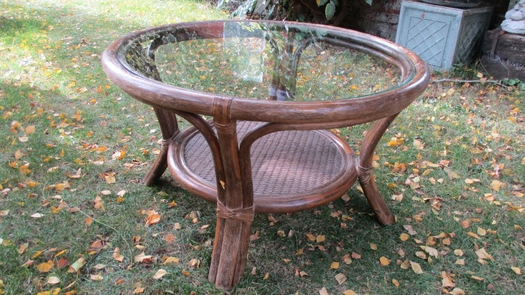 Vintage Rotan salontafel met glazen blad, Maison & Meubles, Autres essences de bois, Rond, Comme neuf, Enlèvement