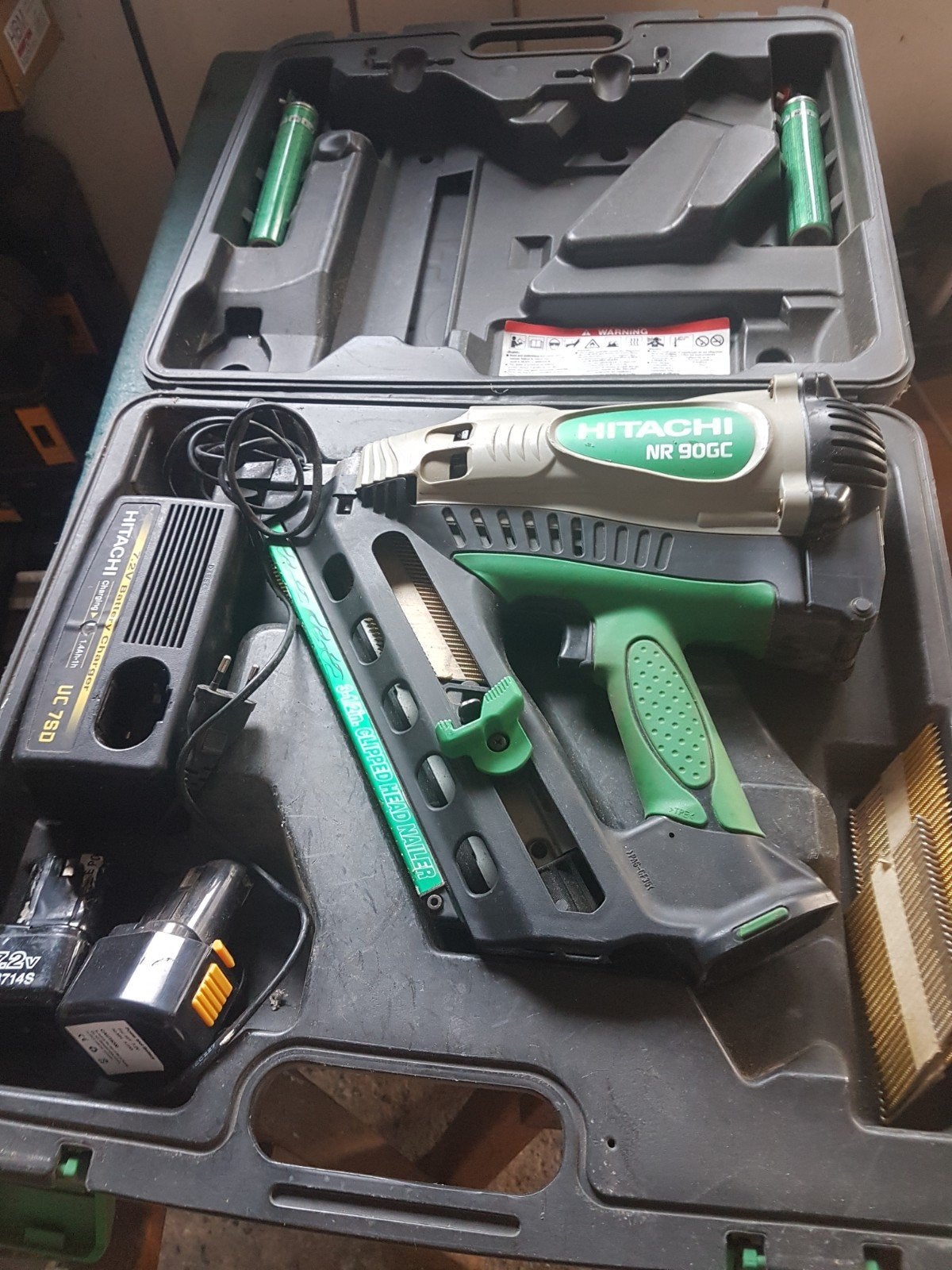 Hitachi nagelpistool, Doe-het-zelf en Bouw, Gereedschap | Handgereedschap, Ophalen