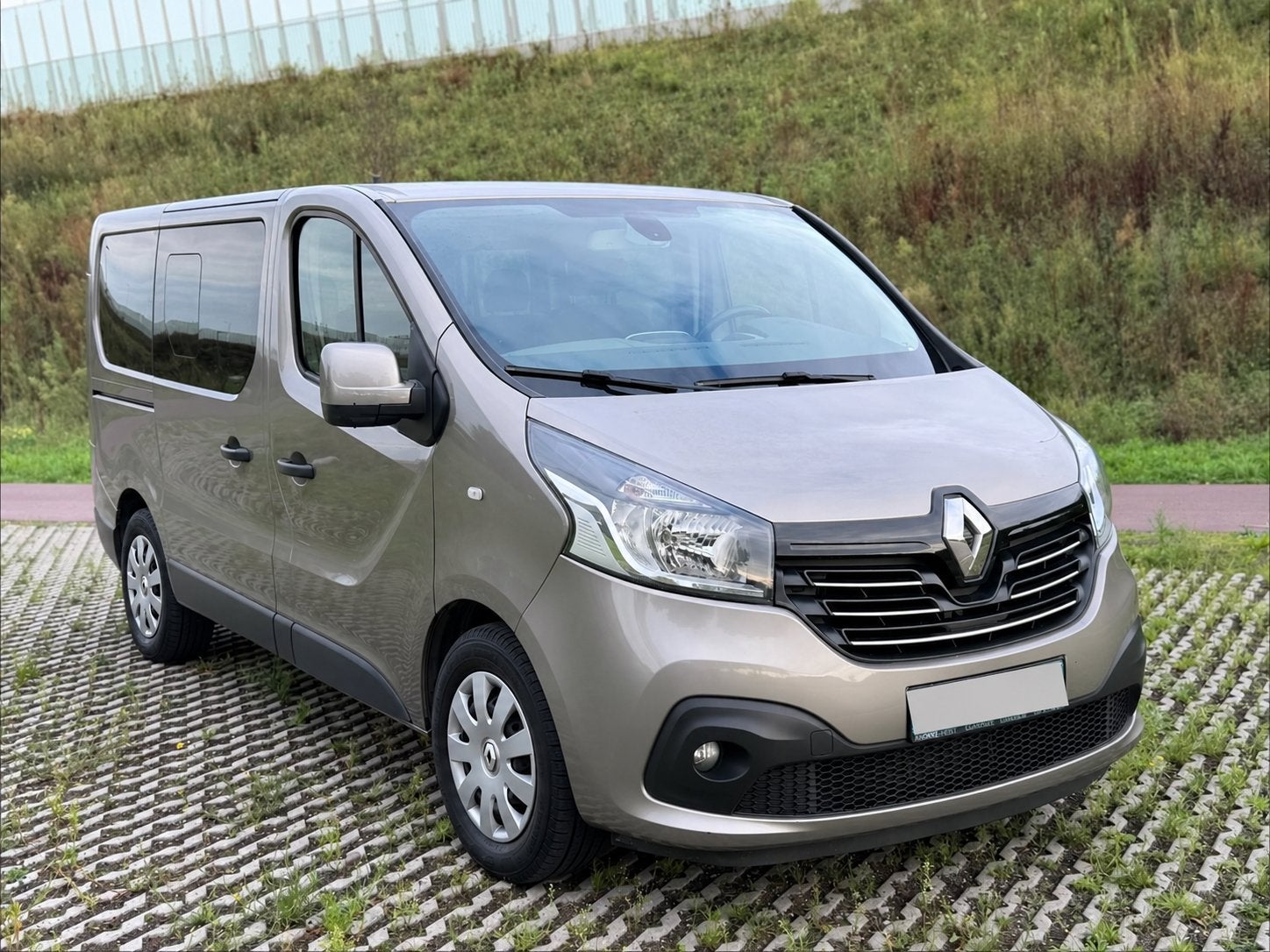 Renault trafic 2016 1.6d euro6b 8plaats, Auto's, Diesel, Particulier, Achteruitrijcamera, Te koop