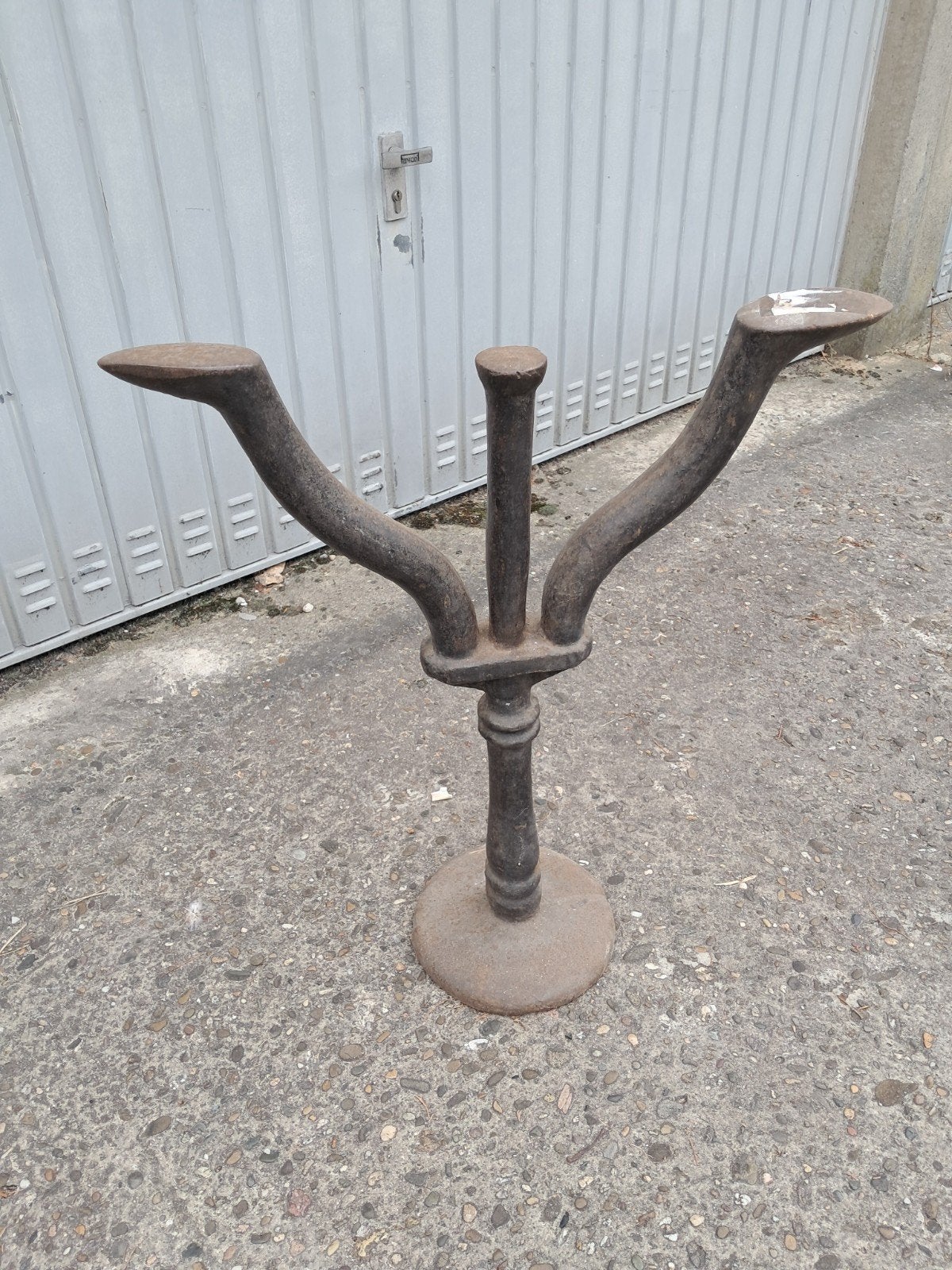 ancien pied de cordonnier, Enlèvement