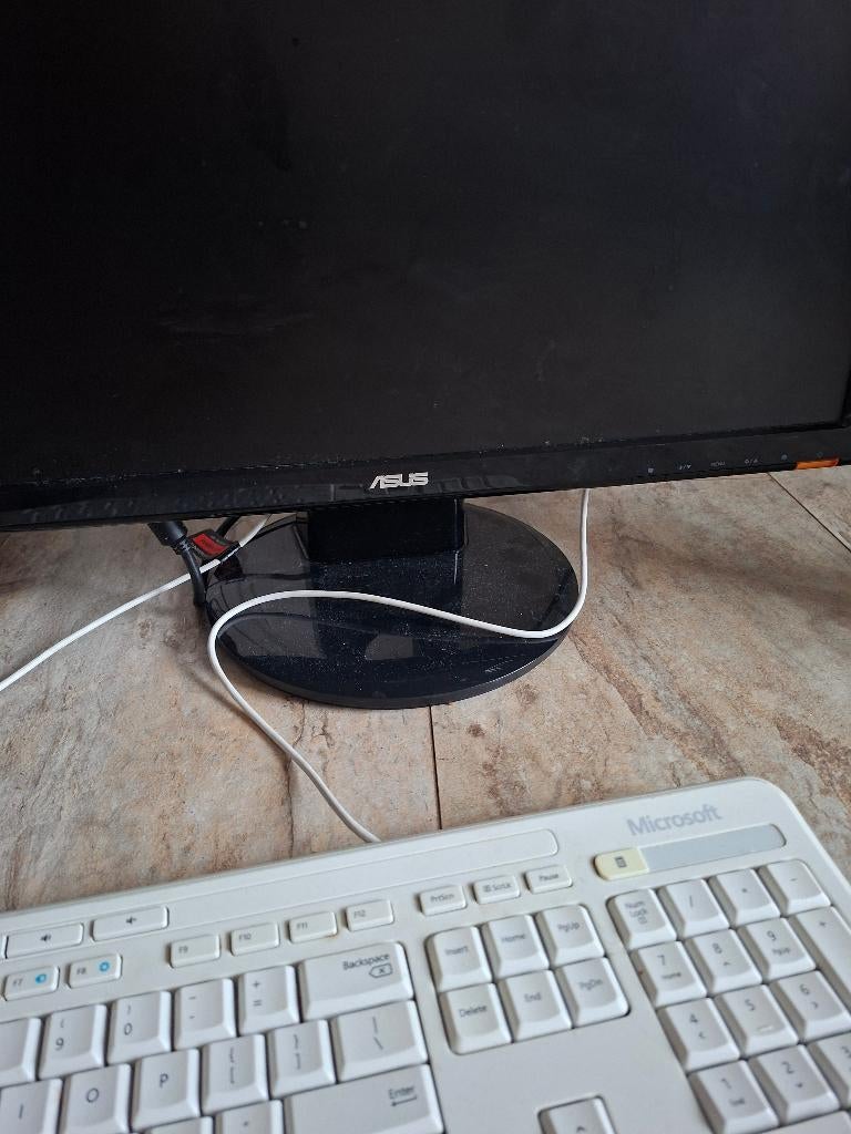 Complete computer merk hp, Boeken, Informatica en Computer, Ophalen, Zo goed als nieuw, Software