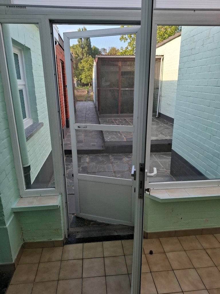 Aluminium deur, Ophalen