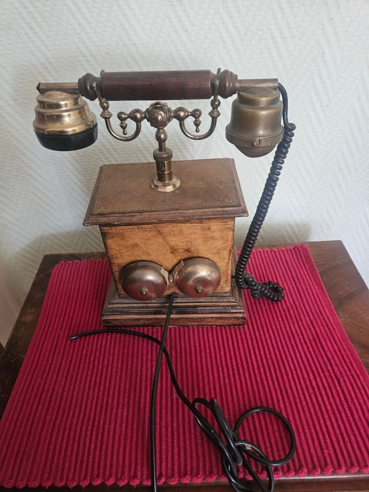 Ancien téléphone, Enlèvement