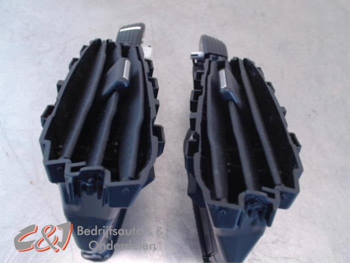 Grille aération tableau de bord d'un Ford Tourneo Connect, -, 3 mois de garantie, -, -
