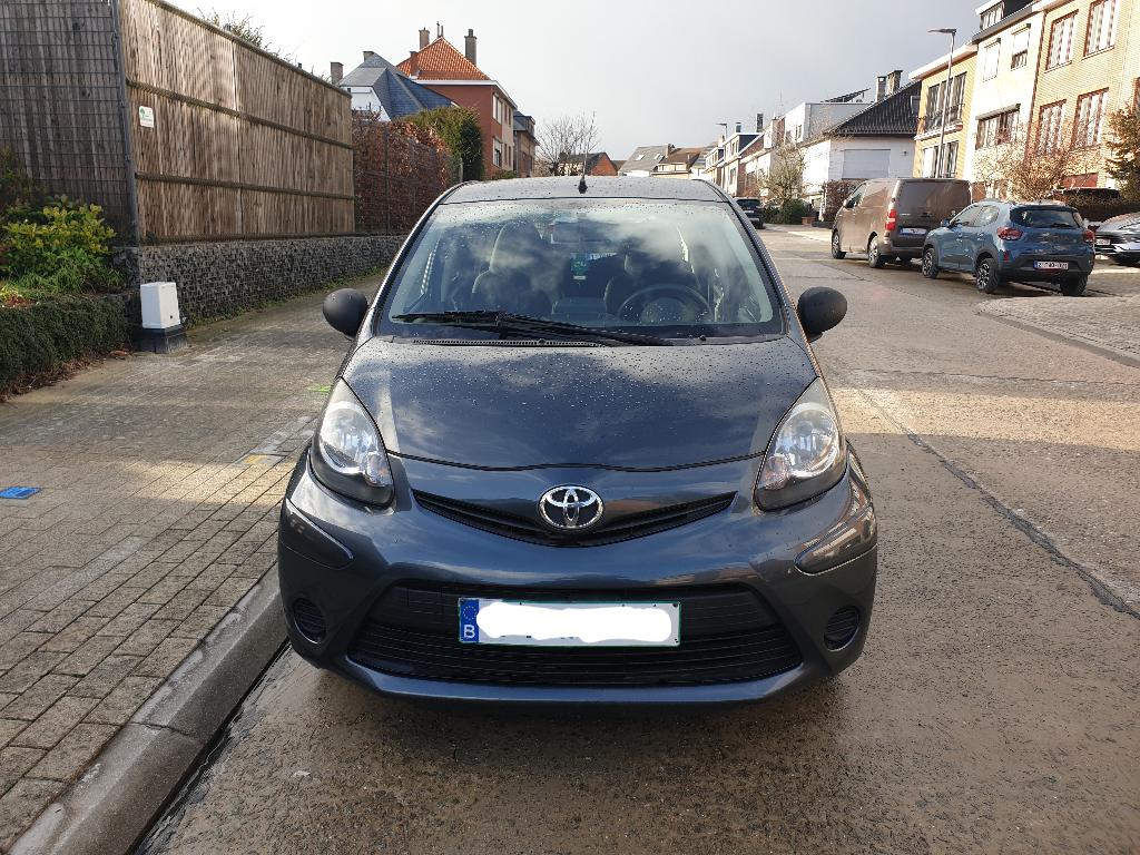 Toyota aygo 1.0 A.C / GPS / 5p / 2013 / euro5, 998 cm³, Entreprise, Boîte manuelle, Noir