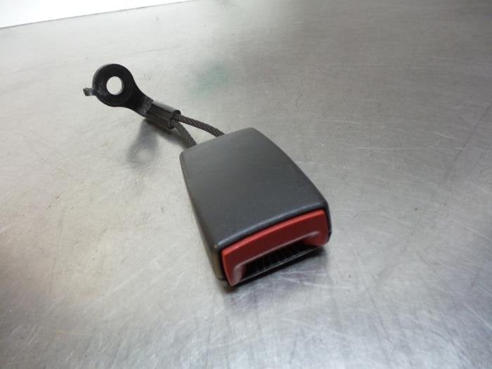 Insertion ceinture de sécurité arrière centre d'un Opel V, -, Opel, Utilisé, -