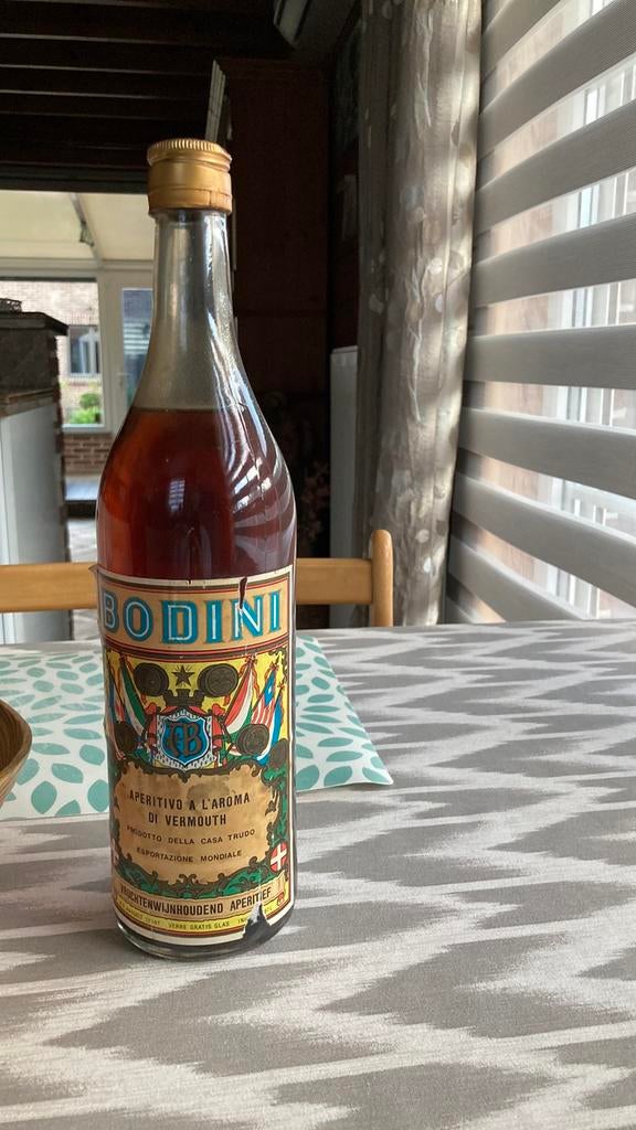 Oude fles met drank bodini, Ophalen, Zo goed als nieuw, Overige typen, Vol