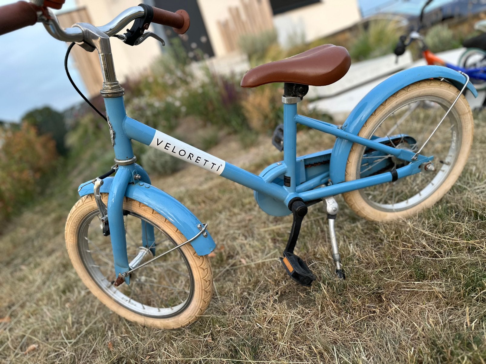 Kinderfiets Veloretti, Fietsen en Brommers, Ophalen, Zo goed als nieuw, Terugtraprem, Zijwieltjes