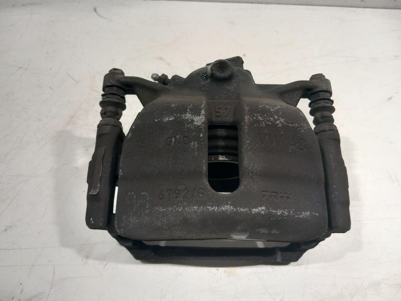 Remklauw rechts voor Volkswagen Golf, Onderdelen@venauto.nl, Van der Ven Autorecycling B.V., Ettenseweg 76, 4706 PB Roosendaal, The Netherlands