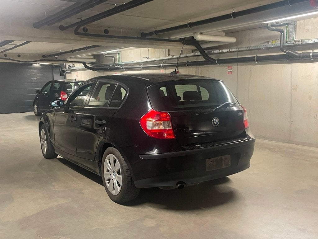 BMW 116 BENZINE 2007, Auto's, Euro 5, Zwart, 4 cilinders, Zwart