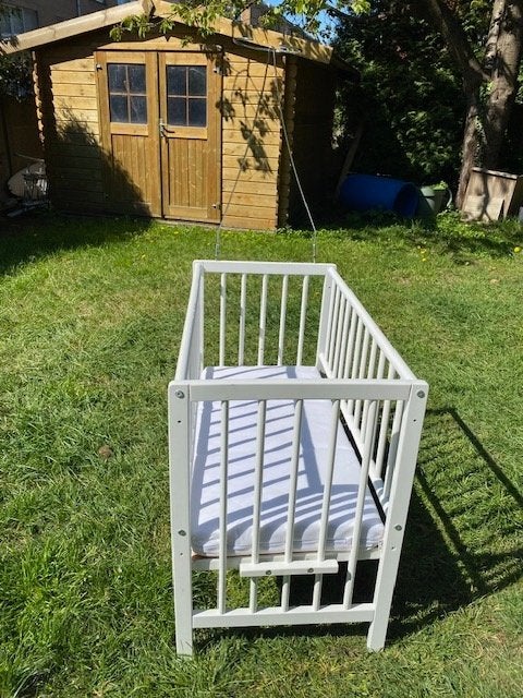 Witte, houten wieg met staander voor hemel en matras, Enlèvement, Comme neuf, Berceau