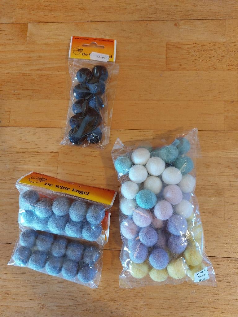 Boules en feutre/Perles en feutre 18 mm — assortiment, Hobby & Loisirs créatifs, Feutre, Enlèvement, Neuf, Figurine(s), Feutre de laine