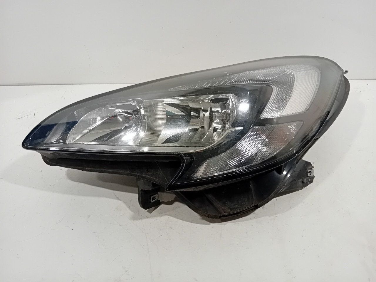 Koplamp links Opel Corsa, Auto-onderdelen, Onderdelen@venauto.nl, Van der Ven Autorecycling B.V., Gebruikt, Ettenseweg 76, 4706 PB Roosendaal, The Netherlands