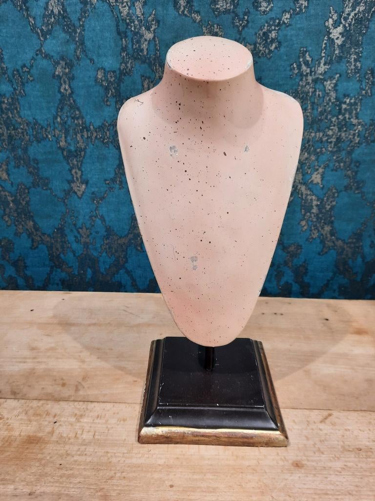 Buste juwelen, Ophalen