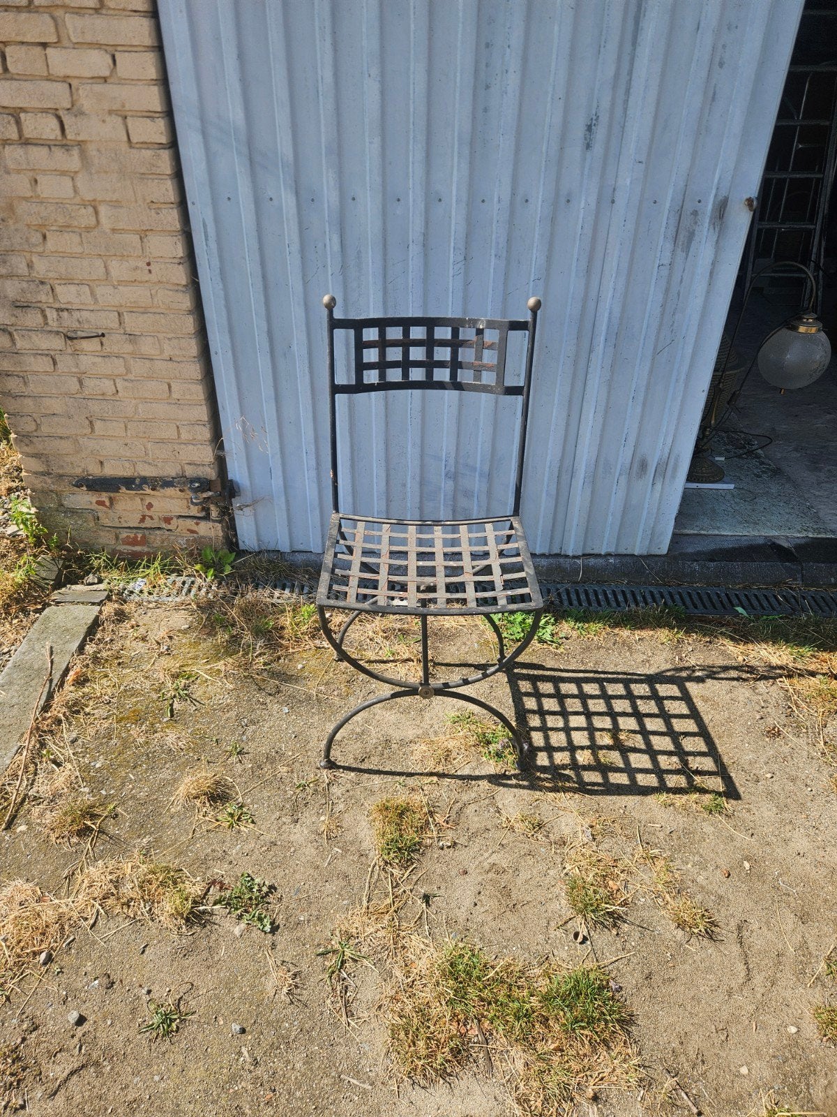 ijzeren stoelen, Ophalen