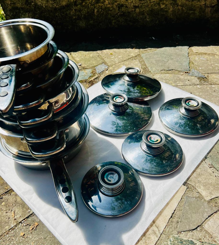 OPHALEN VOOR 2/05= 50 euro Set 7 inox kookpotten/5deksels, Huis en Inrichting, Keuken | Potten en Pannen, Ophalen, Inox, Keramische plaat