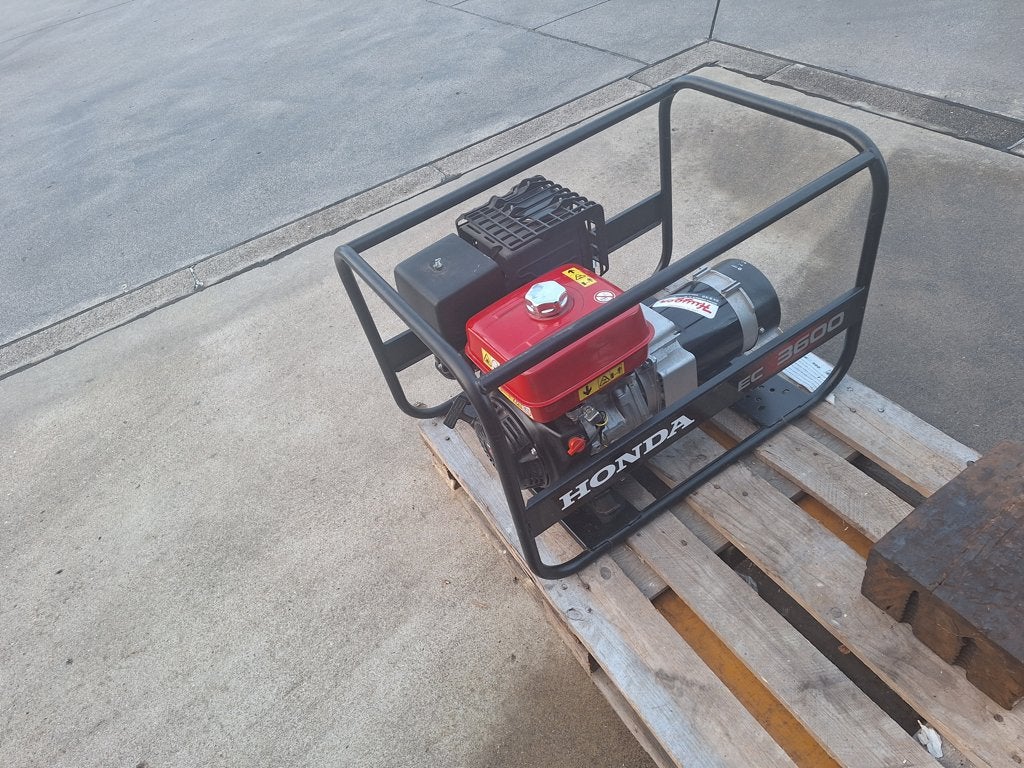 Honda generator EC3600 zo goed als nieuw, Doe-het-zelf en Bouw, Aggregaten, Ophalen
