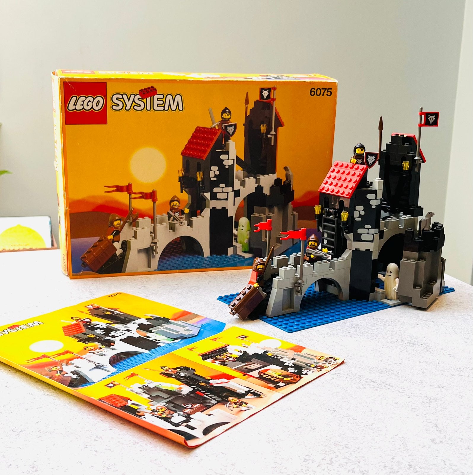 LEGO Castle 6075 Wolfpack Tower (1992) - mét doos én inlay !, Lego, Ophalen of Verzenden, Zo goed als nieuw, Castle