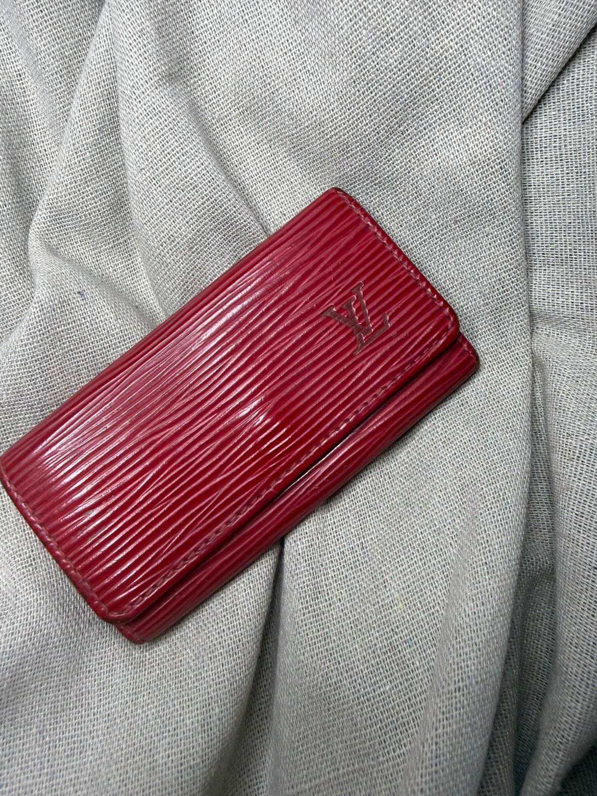 Louis vuitton porte cles cuir épi rouge, Enlèvement ou Envoi