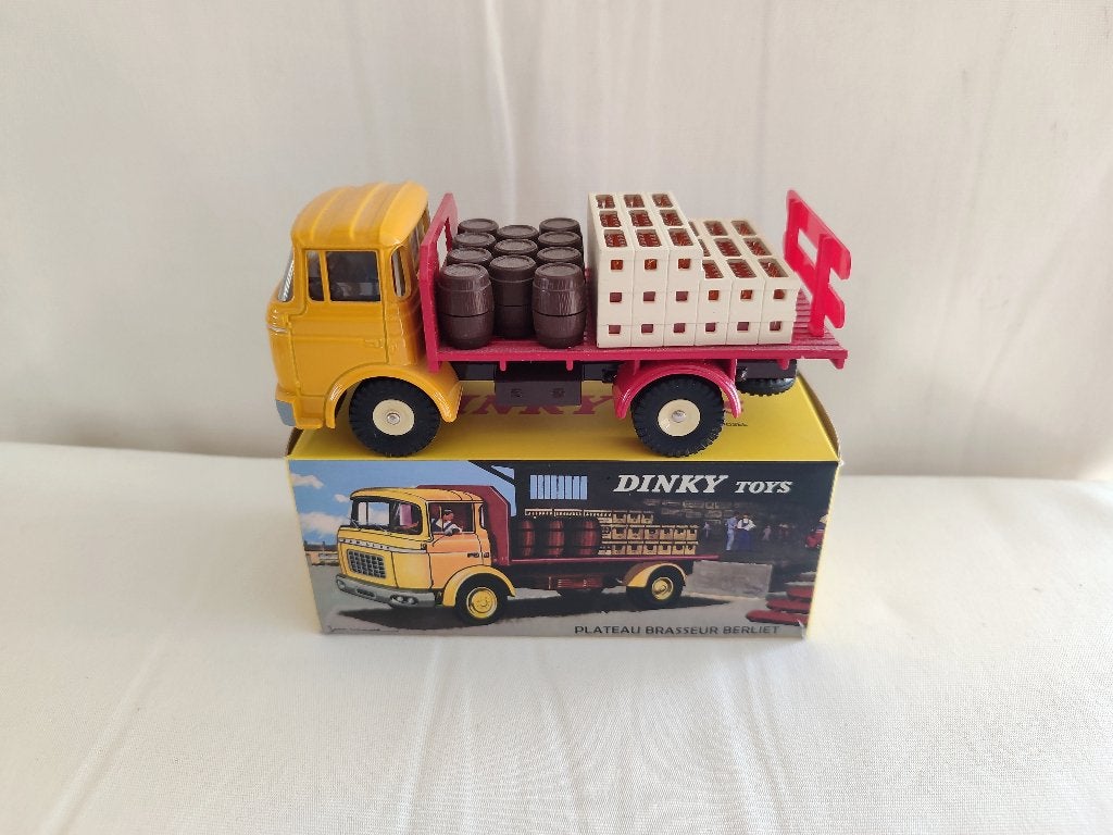 Dinky Atlas _ Berliet "Brasseur-Eaux Minérales" _ ref. 588., Hobby & Loisirs créatifs, Voitures miniatures | 1:43, Enlèvement ou Envoi