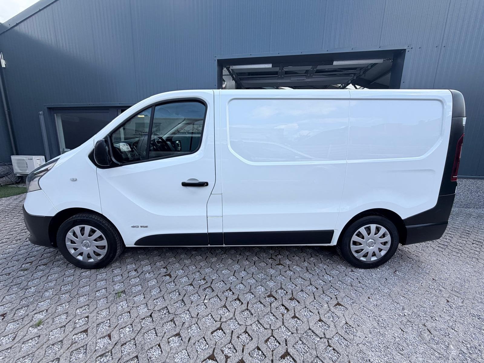 Renault Trafic L1H1 - Sortimo inrichting - 10661€+btw, Auto's, Renault, Voorwielaandrijving, Stof, Gebruikt, 4 cilinders