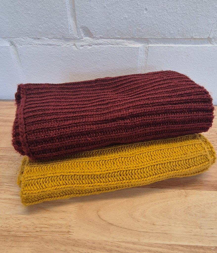 Set van 2 warme gebreide sjaals – mosterdgeel & bordeaux, Maat 46/48 (XL) of groter, Ophalen of Verzenden, Zo goed als nieuw, Sjaal