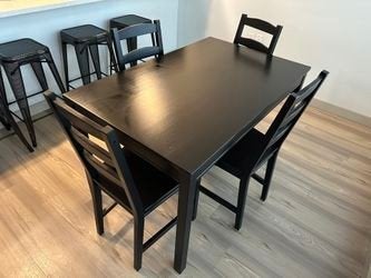 Table et 4 chaises hagernas ikea noir, Maison & Meubles, Salles à manger complètes, Enlèvement