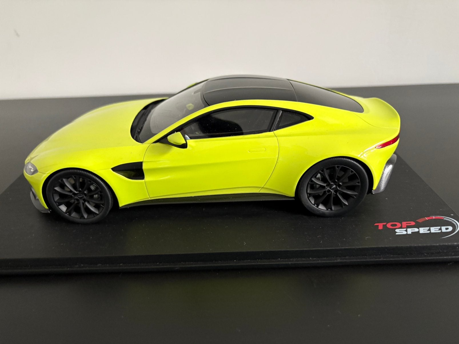 Aston Martin  Vantage 1/18 TopSpeed, Enlèvement, Comme neuf