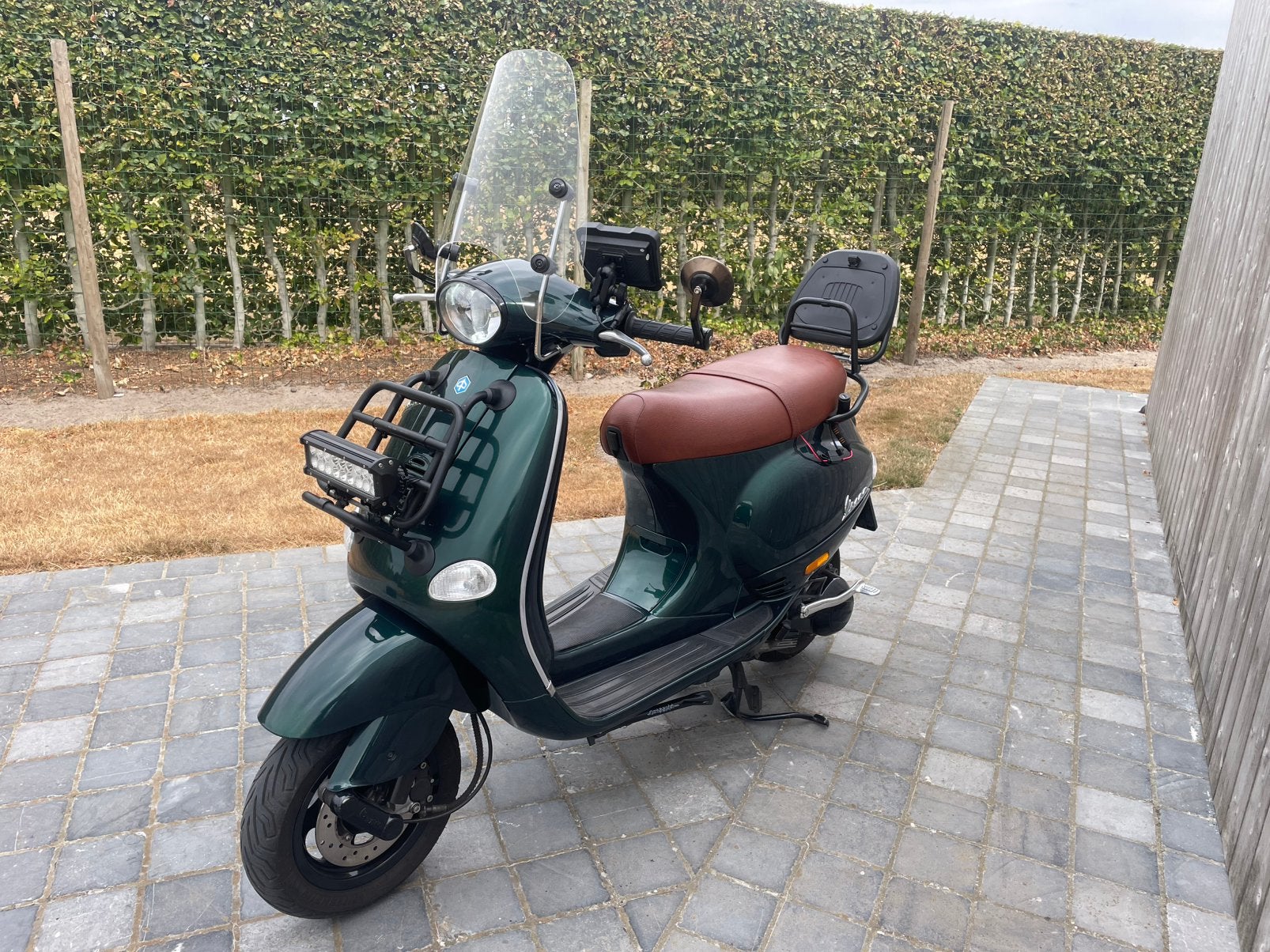 Vespa 125 als nieuw met slechts 7300km navigatie/Carplay, Ophalen, 125 cc, Zo goed als nieuw, Benzine