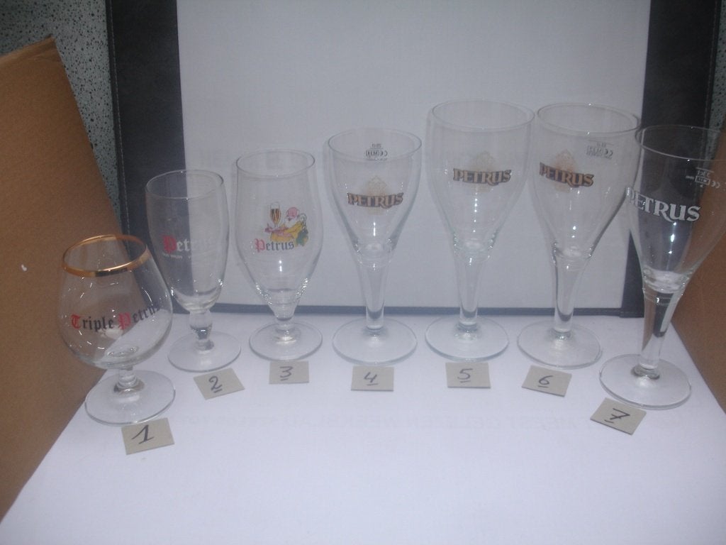 Bierglas Petrus, 8 verschillende aan € 1,00 per stuk, Ophalen of Verzenden, Zo goed als nieuw, Glas of Glazen, Overige merken