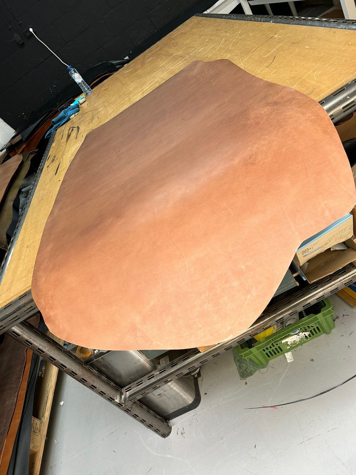Licht bruin patina tuigleer 3-3,5 mm dikte half soepel nr 2, Hobby en Vrije tijd, Stoffen en Lappen, Ophalen of Verzenden, Zo goed als nieuw