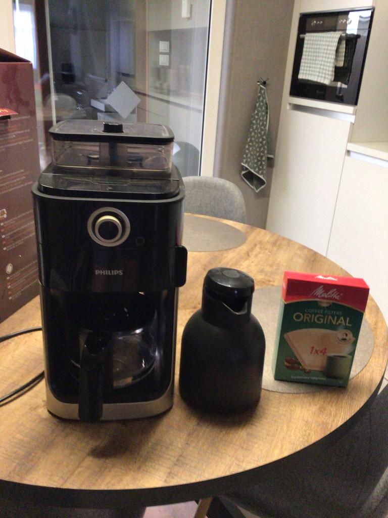Koffiezet met bonen en tefalthermos en filters, Elektronische apparatuur, Koffiezetapparaten, 10 kopjes of meer, Ophalen, Zo goed als nieuw