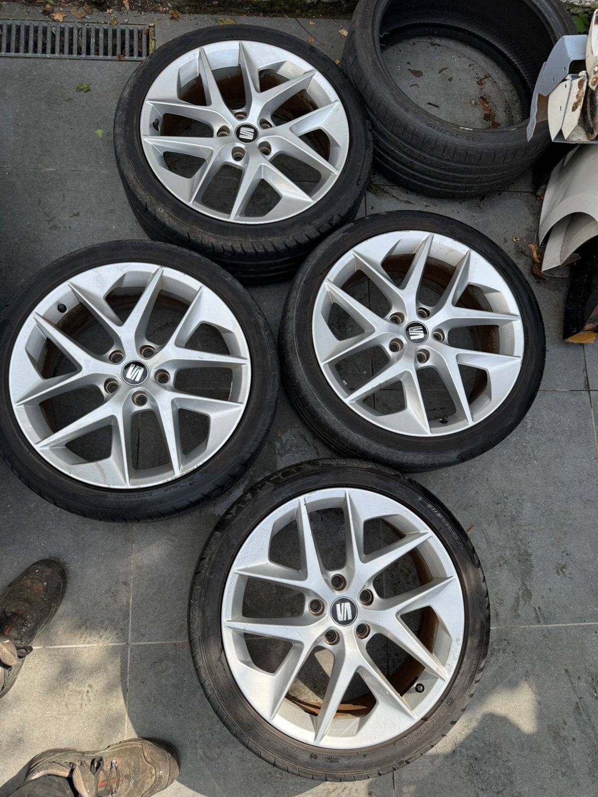 Jantes seat leon FR 18 pouces 225/40R18, Pneus et Jantes, 4 Saisons, Véhicule de tourisme, 18 pouces