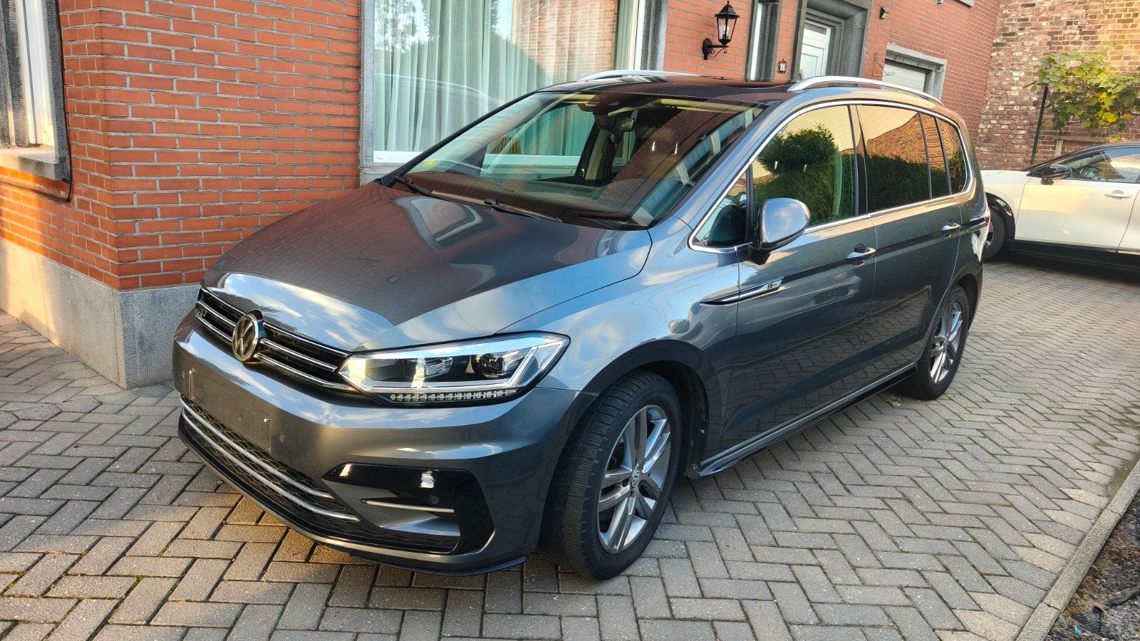 VOLKSWAGEN Touran 1.6 TDI Highline 85kw DSG 
« Highline 1.6, Argent ou Gris, Achat, Euro 6, Entreprise