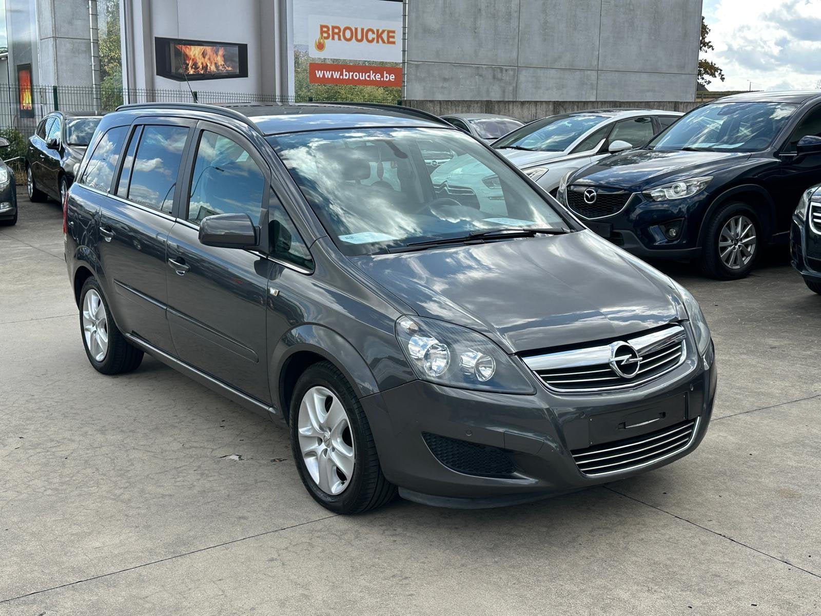 Opel Zafira 1.7L Diesel 7 zitplaatsen 118000 KLM, Auto's, Euro 5, 7 zetels, Bedrijf, Dealer onderhouden
