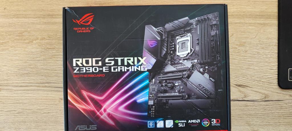 Carte mère Asus Rog Strix Z390 + processeur Intel i7-9700k, Informatique & Logiciels, 8-core, FCLGA1151, 4 Ghz ou plus, Comme neuf
