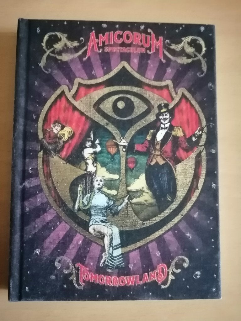 Digibook 3CD Tomorrowland : Amicorum Spectaculum éd. limitée, CD & DVD, CD | Dance & House, Enlèvement ou Envoi, Comme neuf, Coffret