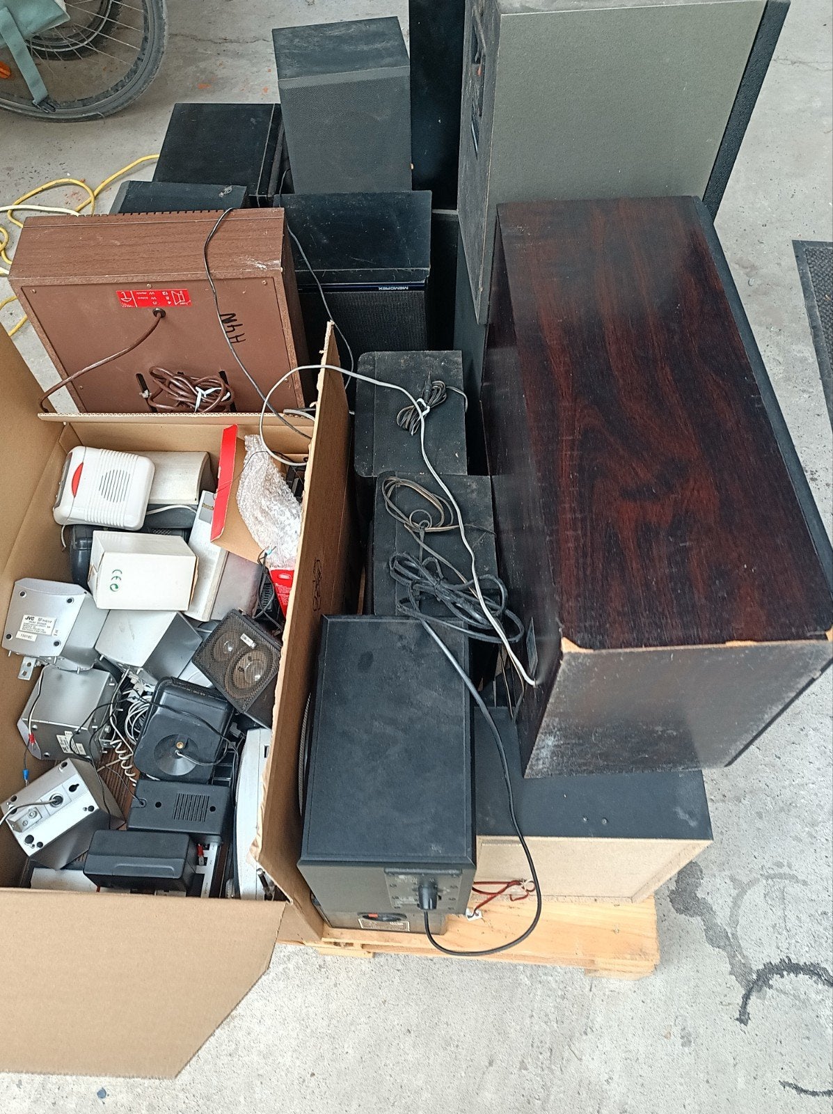 Lot gratuit de vieux boîtiers et magnétophones, Enlèvement