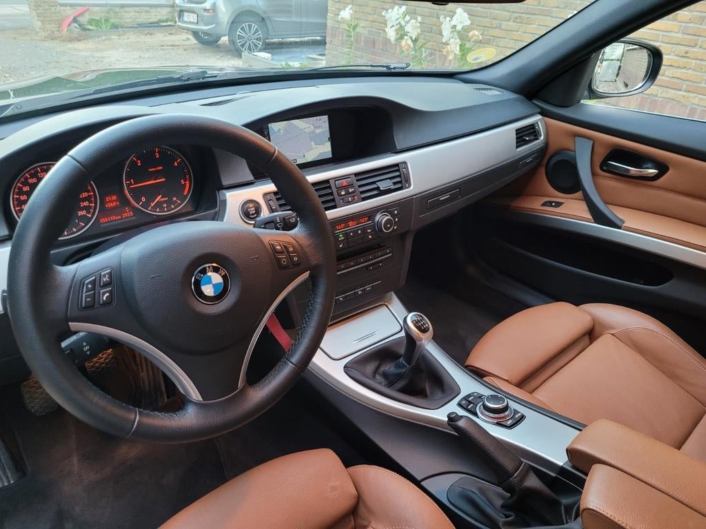 BMW 320D X-Drive 2013 navi, trekhaak, leren sportzetels, Auto's, Voorwielaandrijving, Euro 5, 4 cilinders, Zwart
