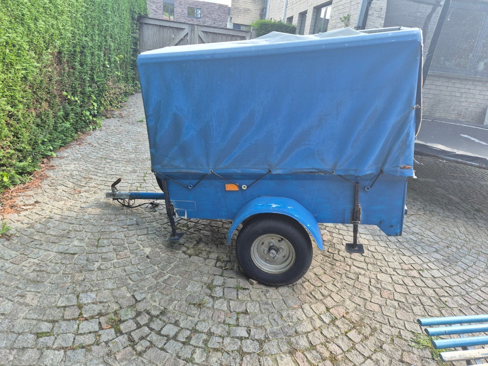 Remorque compacte., Enlèvement